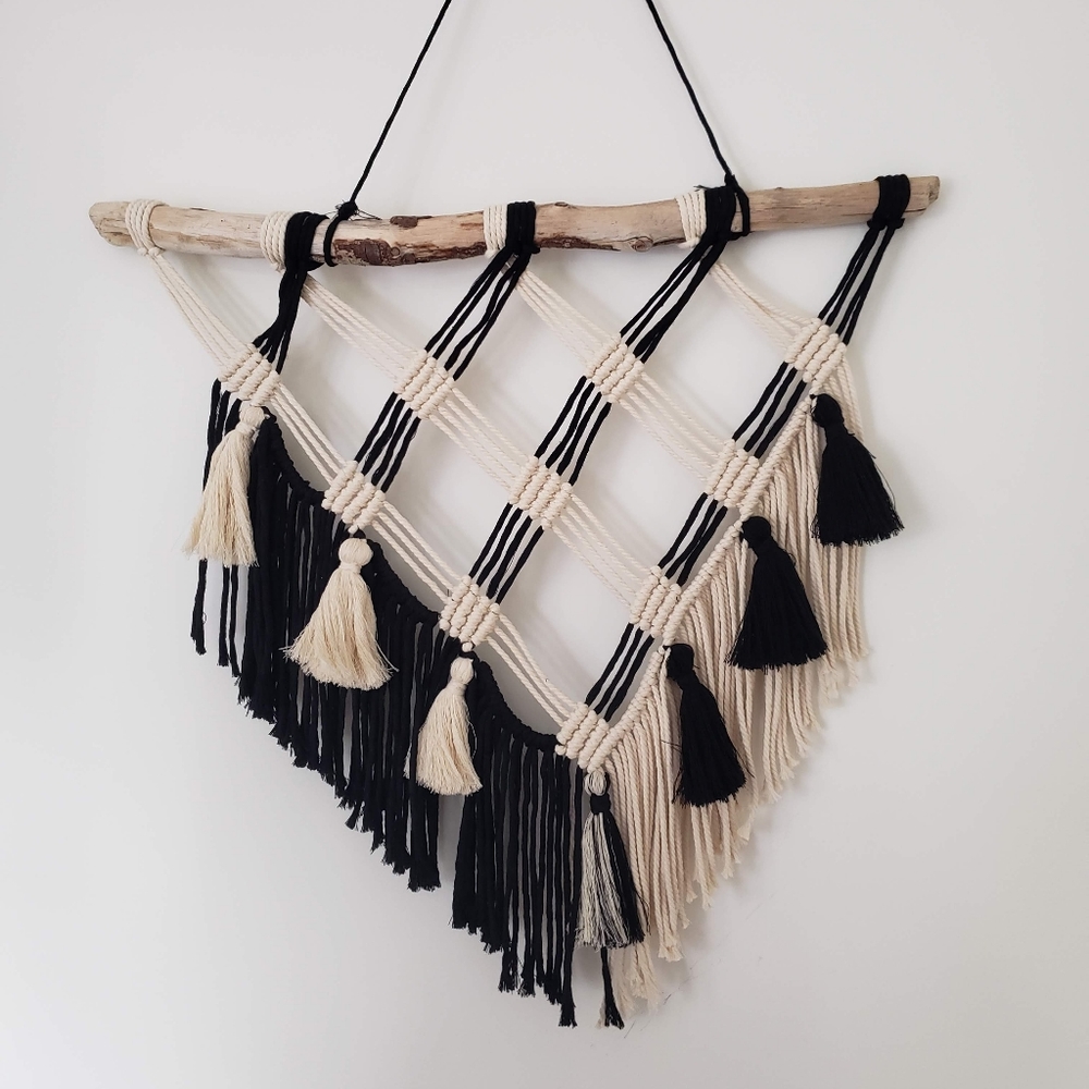 Macrame hanging - Picture 2 of 4